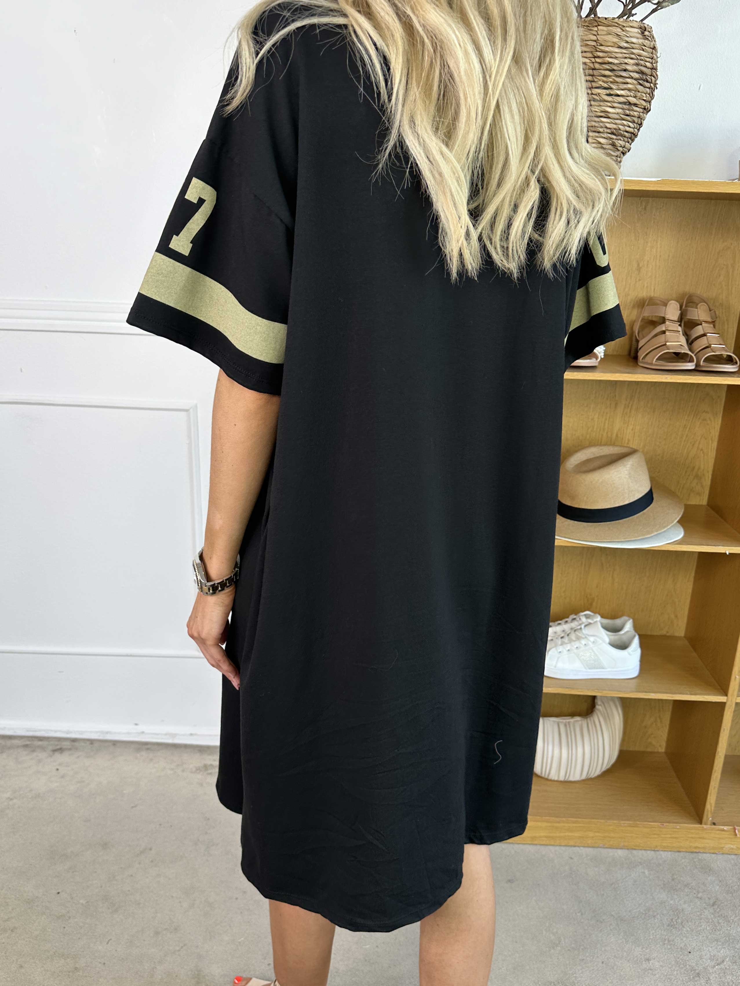 Millie - Queen t-shirtklänning i mjuk bomull